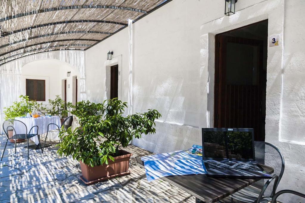 B&B Pozzo Di Luce (Adults Only) โมโนโปลี ภายนอก รูปภาพ