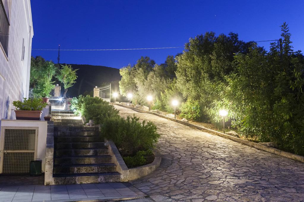 B&B Pozzo Di Luce (Adults Only) โมโนโปลี ภายนอก รูปภาพ