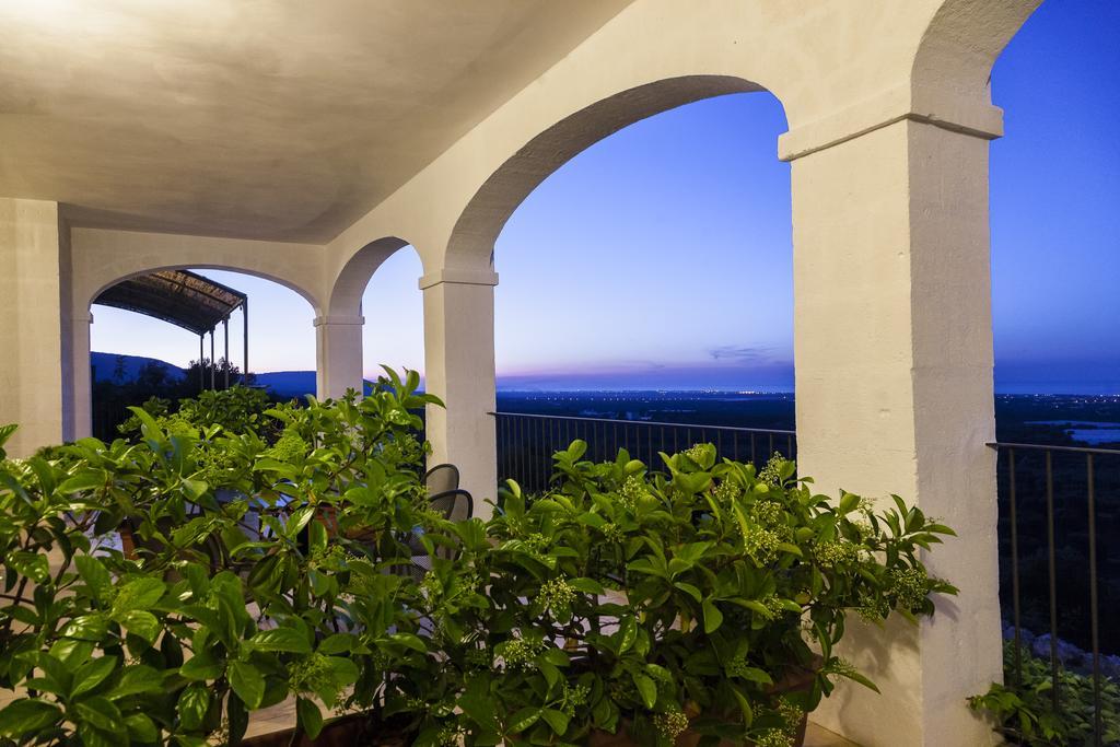 B&B Pozzo Di Luce (Adults Only) โมโนโปลี ภายนอก รูปภาพ